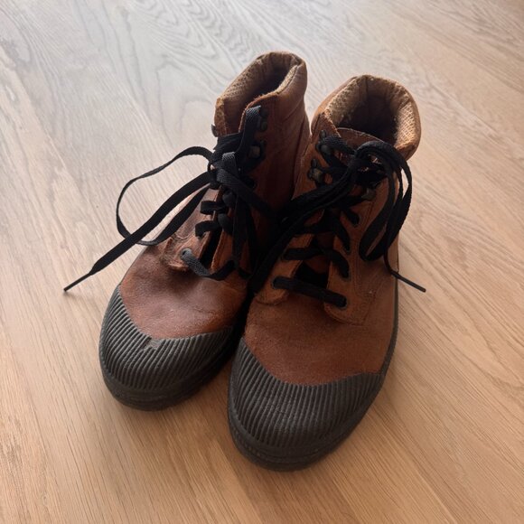 Vintage Guess Sneakers - Picture 1 of 7